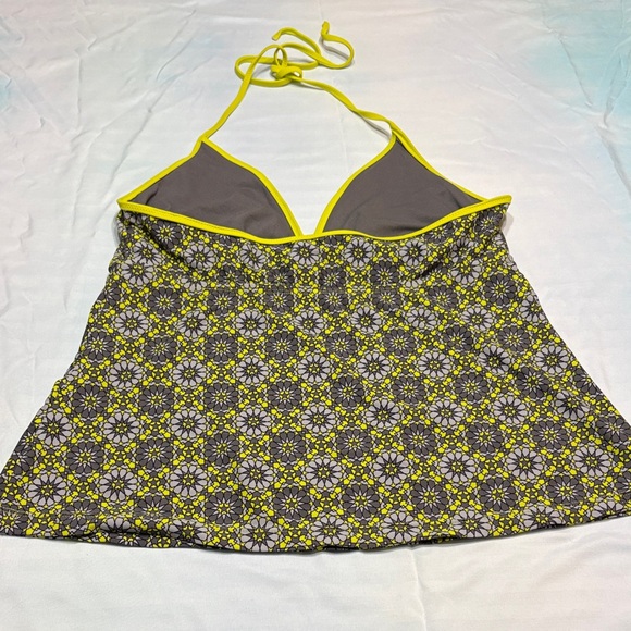 Converse Yellow and Gray Patterned Camisole - Picture 2 of 4
